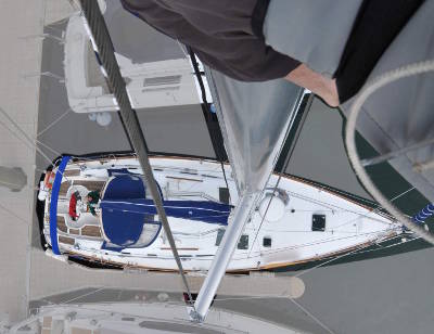 en haut du mât de l'Oceanis324