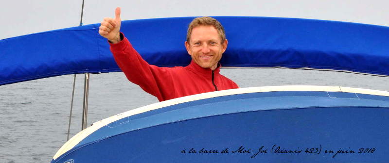 photo de moi à la barre de Moï-Joë (Océanis 423 de Françis C.) en juin 2018